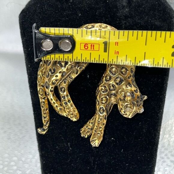 Vintage 80s Leopard Brooch Pin Gold Tone Metal Moveable Tail Big Cat Figural - Picture 2 of 7